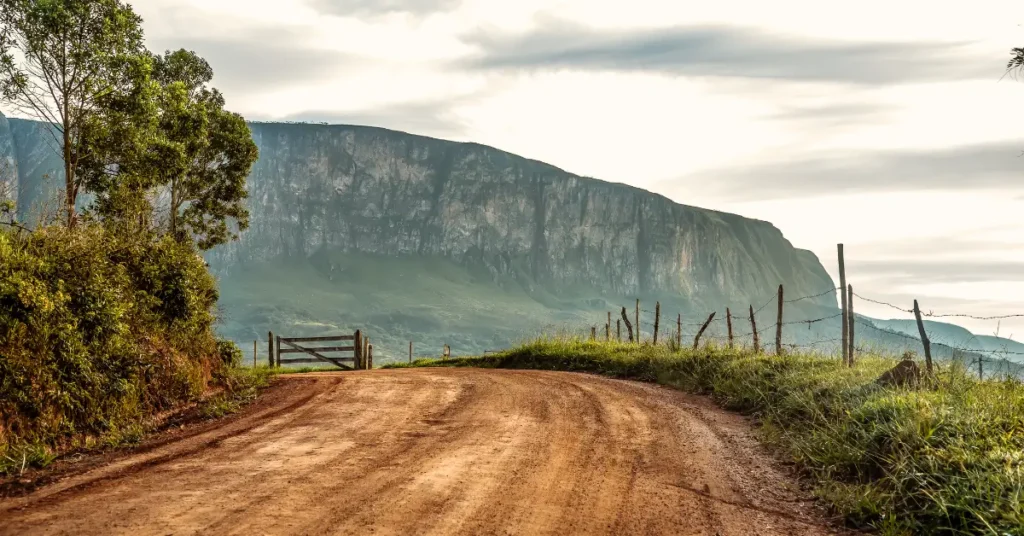 estradas que levam a lindas trilhas e cachoeiras - Serra da Canastra
