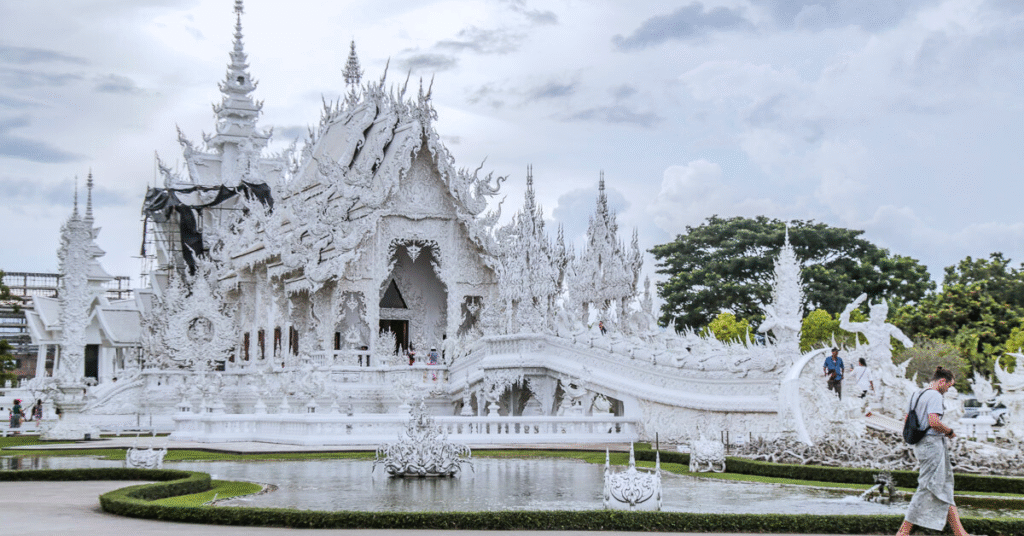 Cidades da Tailândia - Templo Branco Chiang Rai Arquitetura deslumbrante em uma das principais cidades da Tailândia