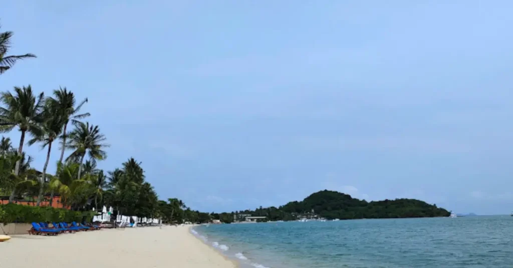 Tailândia o que fazer: vista imponente do Big Buddha Wat Phra Yai em Koh Samui.